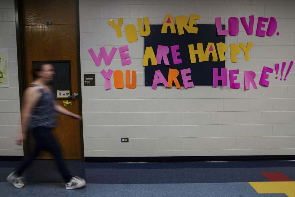 Cruzaron la frontera en busca de mejores escuelas. Ahora, algunas familias dejan EEUU Cruzaron la frontera en busca de mejores escuelas. Ahora, algunas familias dejan EEUU