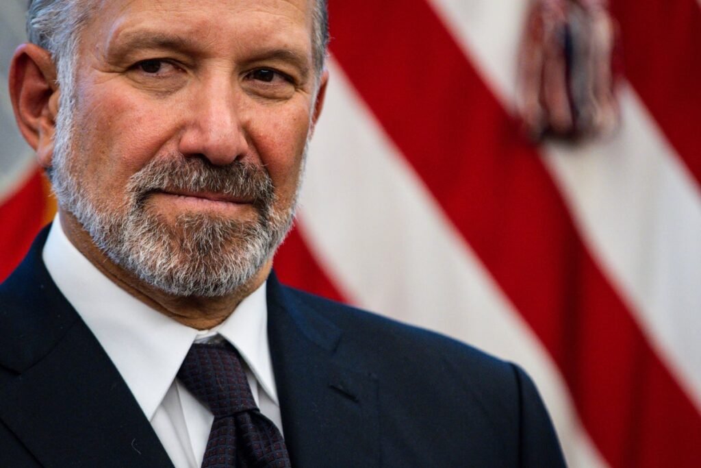 NOAA Has ‘Ground to a Halt’ as Lutnick Has Left Contracts Unsigned