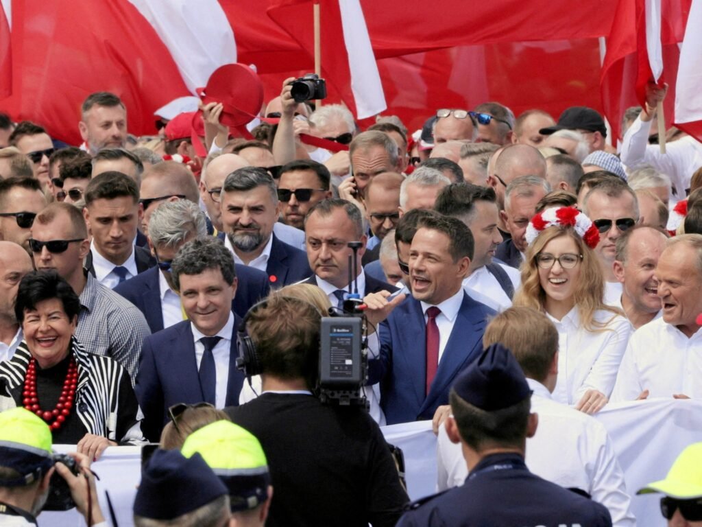 Rival marches draw thousands before pivotal Polish presidential election | Elections News