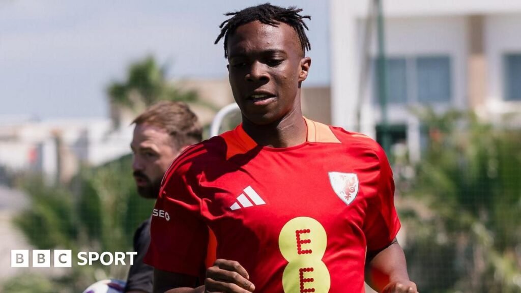 Ronan Kpakio training with Wales in Spain earlier this month