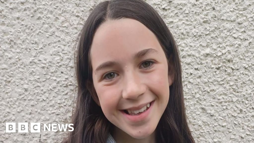 ‘Girls shouldn’t have to wear skirts to school’, say campaigners 'Girls shouldn't have to wear skirts to school', say campaigners