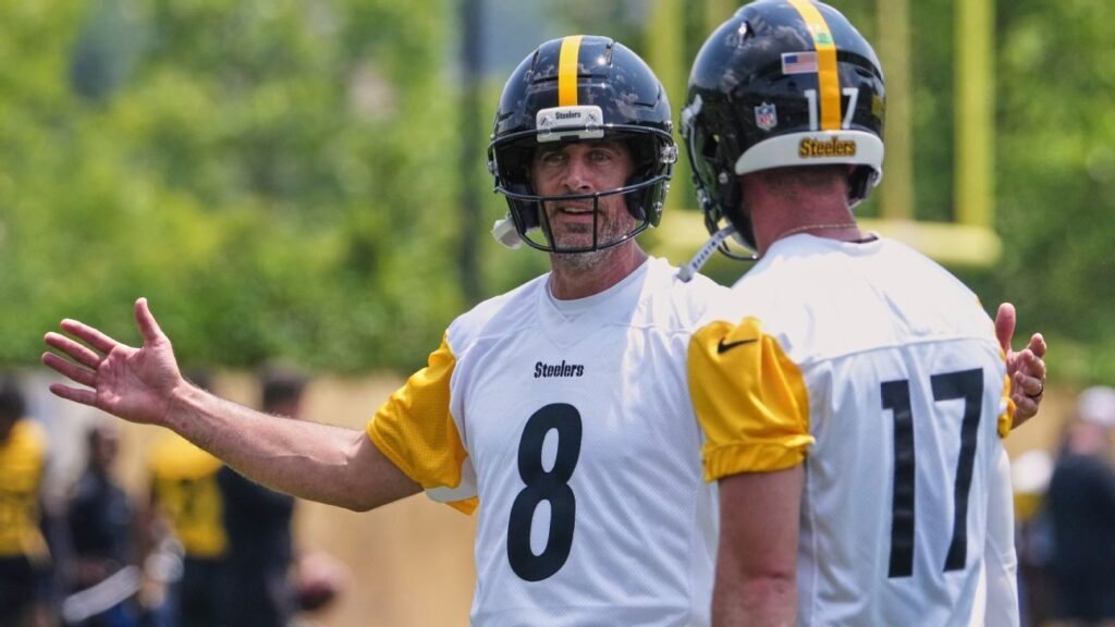 How did Aaron Rodgers’ first-week Steelers meet-and-greet go? How did Aaron Rodgers' first-week Steelers meet-and-greet go?