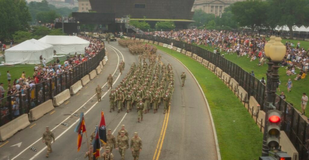 Picture of onlookers along the parade route