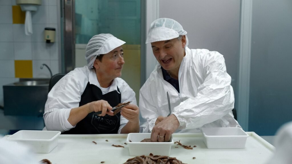 Somebody Feed Phil, Diner Opening & Raymond