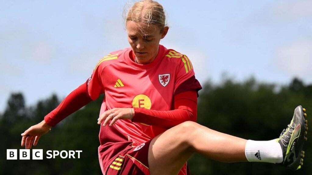 Sophie Ingle in Wales training