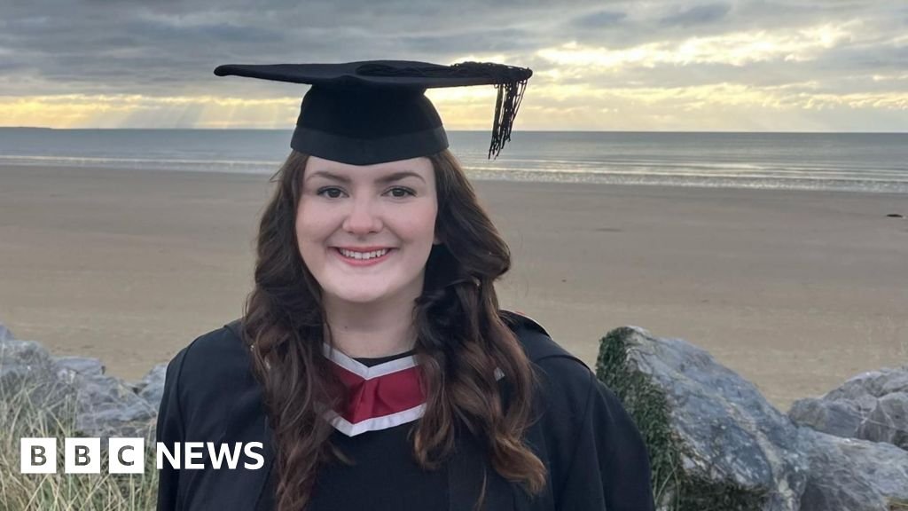 Swansea University graduate applied for 646 roles before getting a job Swansea University graduate applied for 646 roles before getting a job