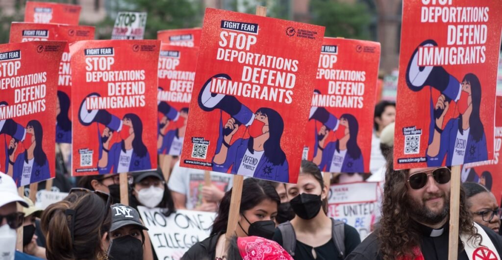 Trump is deporting way fewer people than Obama did. Why? Trump is deporting way fewer people than Obama did. Why?