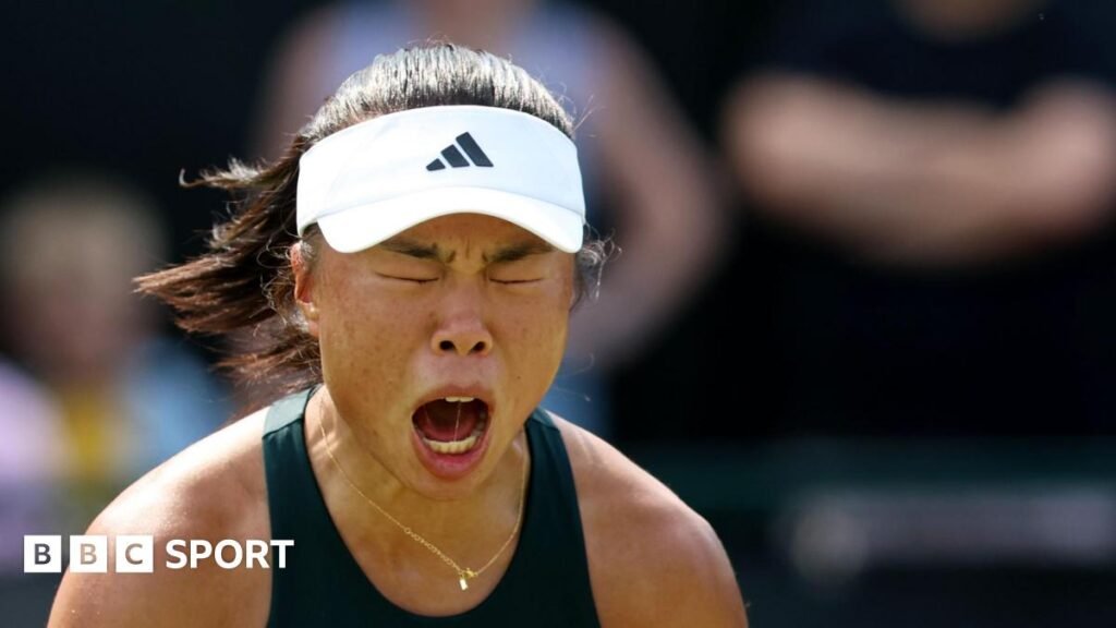 Jack Draper points to the home fans at Queen's