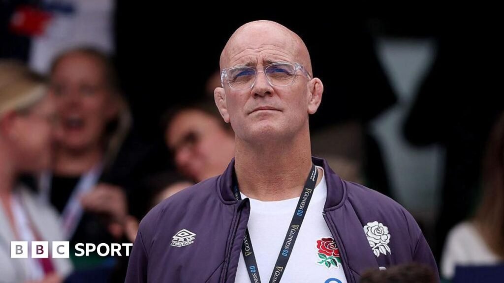 Jack Draper points to the home fans at Queen's