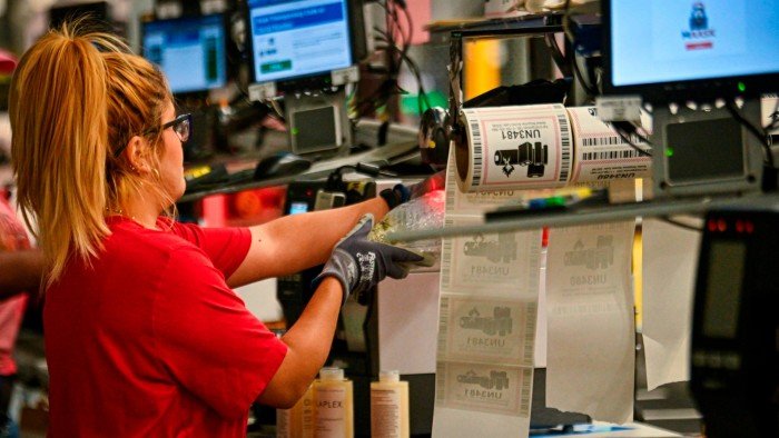 Amazon posts robust sales growth as ecommerce giant shrugs off tariffs An Amazon employee at a fulfilment centre in Orlando, Florida