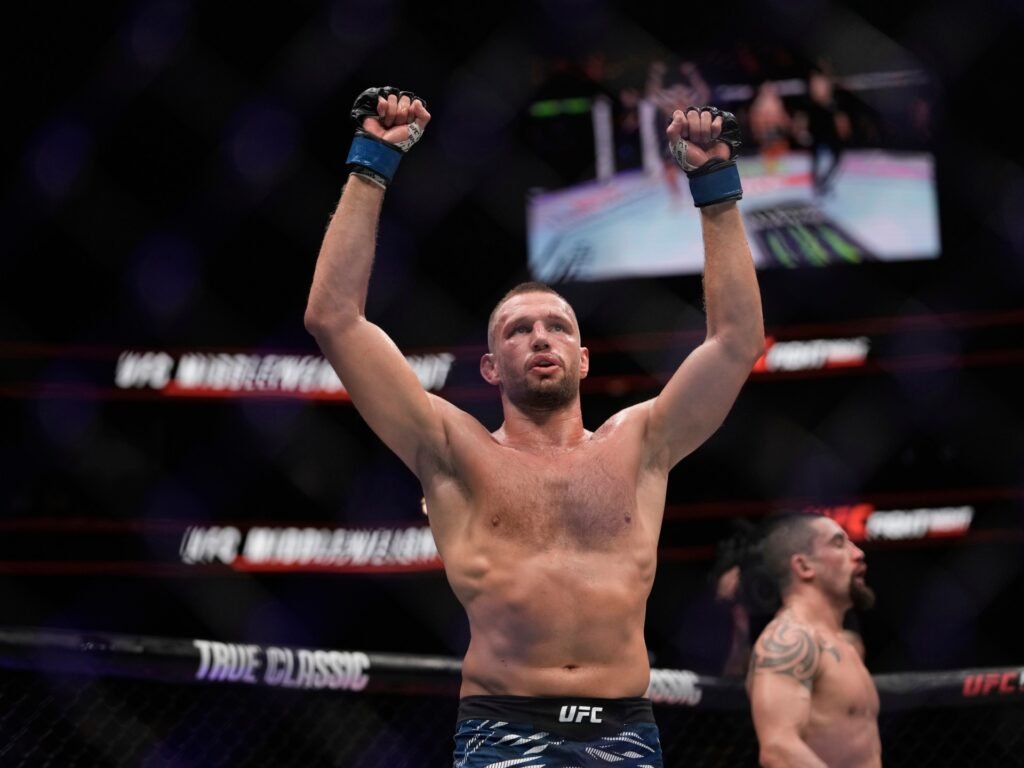 De Ridder beats Whittaker in split decision at UFC Abu Dhabi | Mixed Martial Arts News De Ridder beats Whittaker in split decision at UFC Abu Dhabi | Mixed Martial Arts News