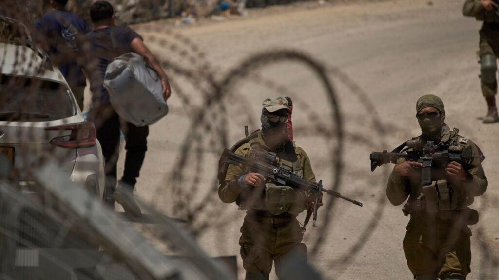Syrian forces who fought Druze militias leave Sweida province under a ceasefire : NPR Syrian forces who fought Druze militias leave Sweida province under a ceasefire : NPR