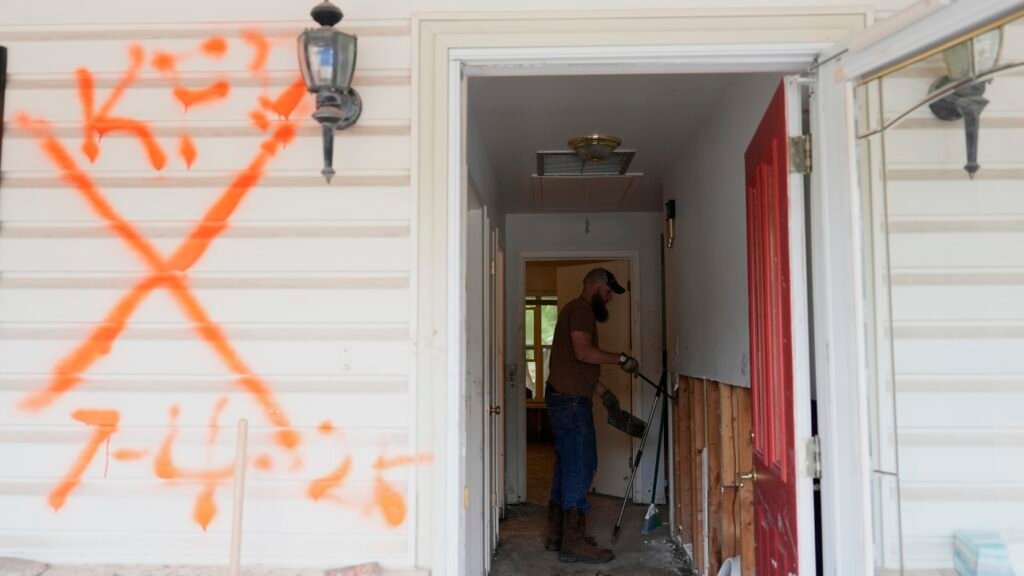 Texas is relying on FEMA. State leaders said it should be cut : NPR