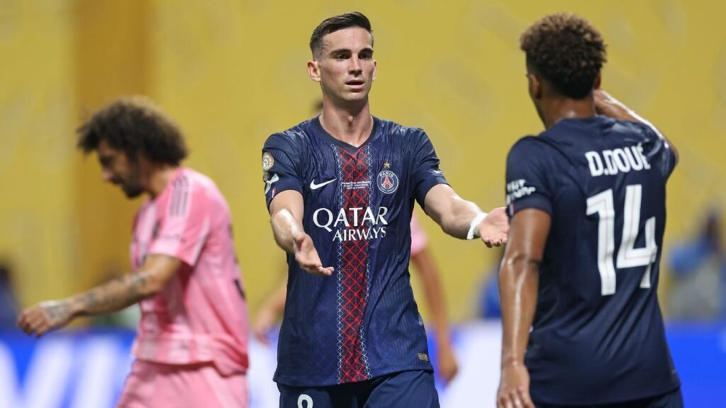 Transfer rumors, news: Man United, Al Nassr eye PSG's Ruiz