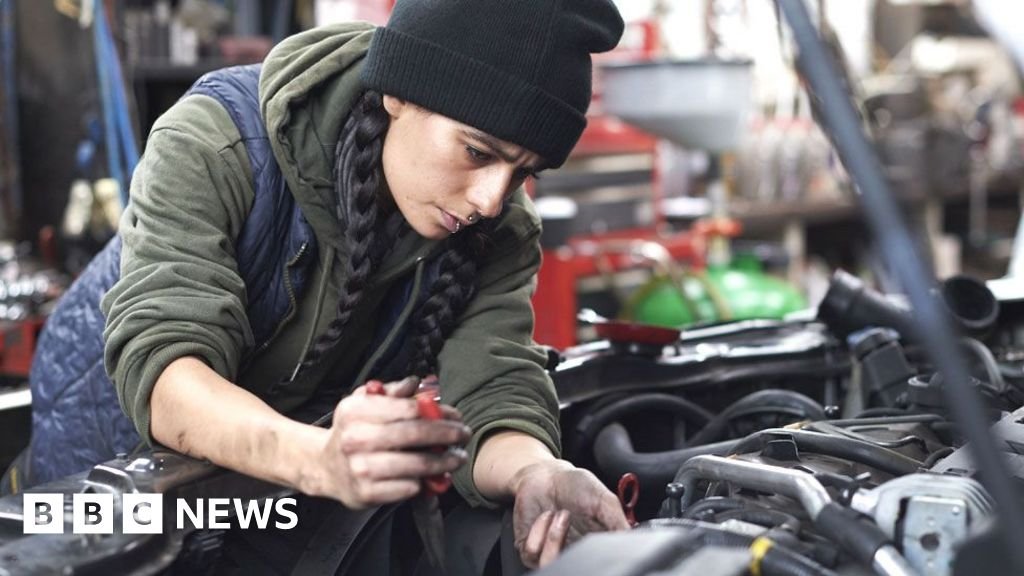 UK jobs market weakens as unemployment rate rises UK jobs market weakens as unemployment rate rises