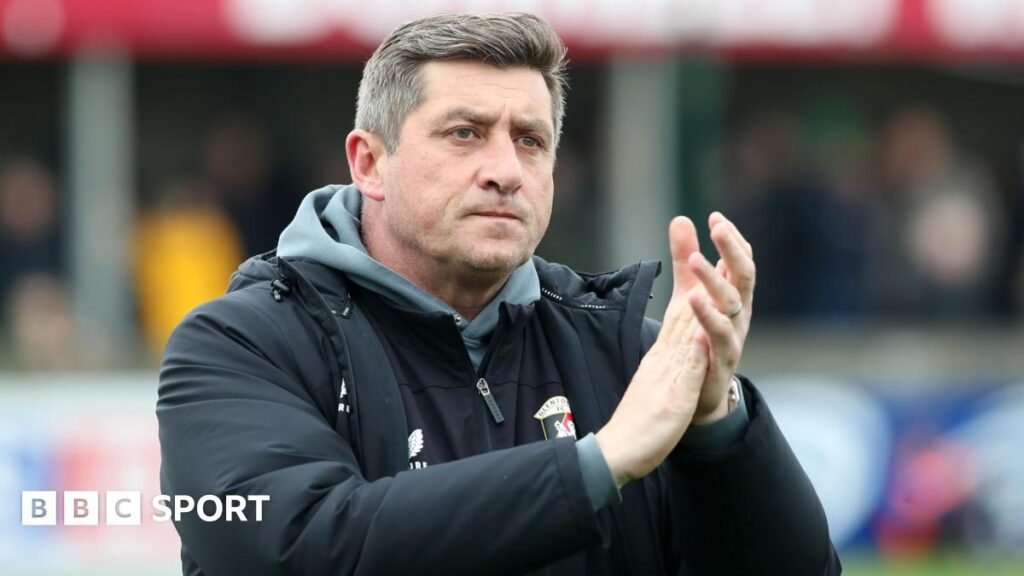 Maro Itoje with Lions fans