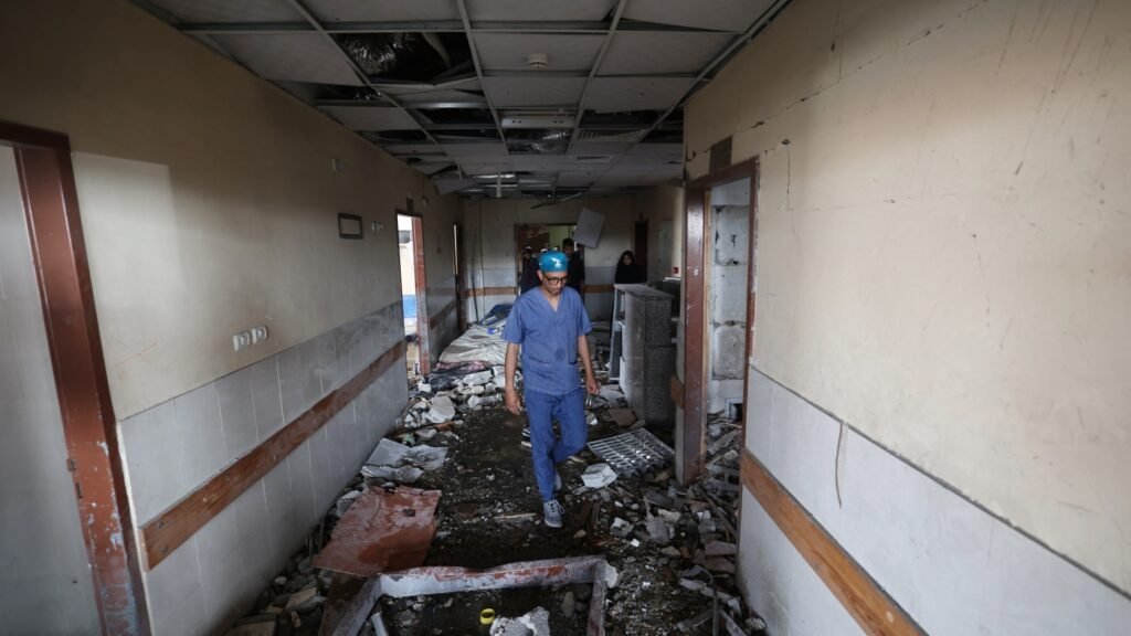 Israel increasingly bars foreign doctors from volunteering in Gaza : NPR