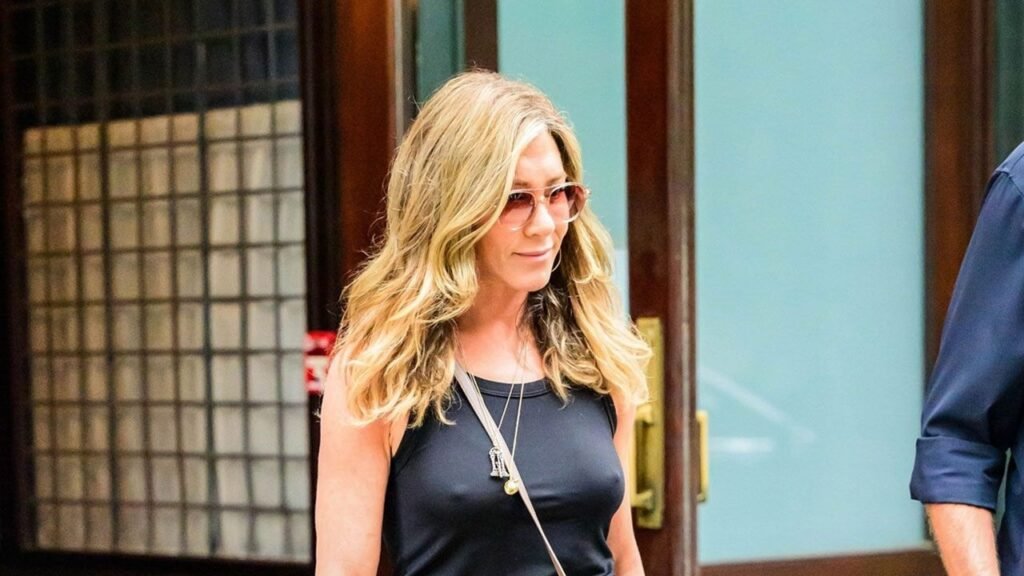 Jennifer Aniston’s Go-To Summer Shoe Has Never Changed