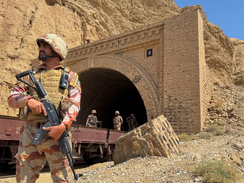 Pakistan says soldiers kill 33 fighters near Afghan border | Conflict News Pakistan says soldiers kill 33 fighters near Afghan border | Conflict News