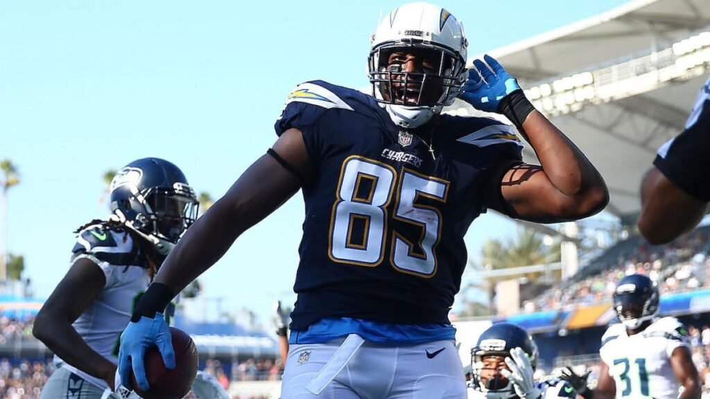 Pro Football Hall of Fame enshrinement ceremony: Where to watch Antonio Gates, Jared Allen join the legends