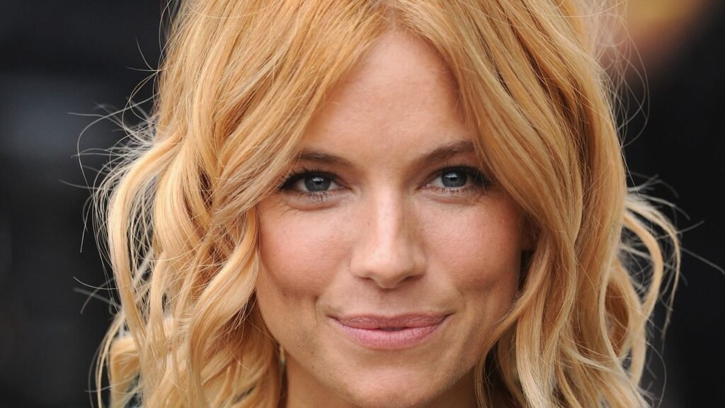 Sienna Miller's “Boho Lob” Is Back and Suits All Face Shapes