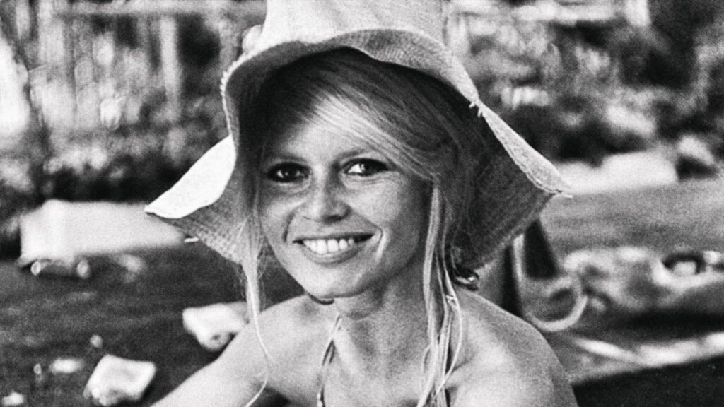 These Never-Before-Seen Photos of Brigitte Bardot Capture Her Breezy, Beachy Style
