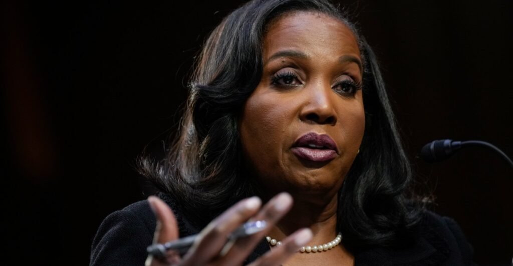 Trump calls on a Fed board member to resign over mortgage fraud claims