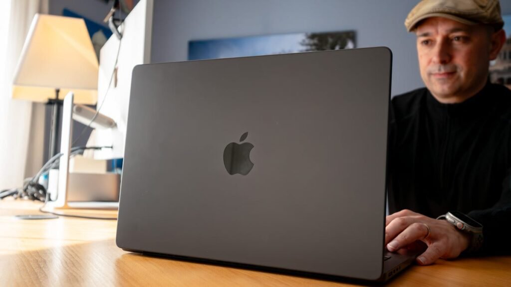 Windows 10 users looking for a new OS? Apple's $599 MacBook can't come at a better time