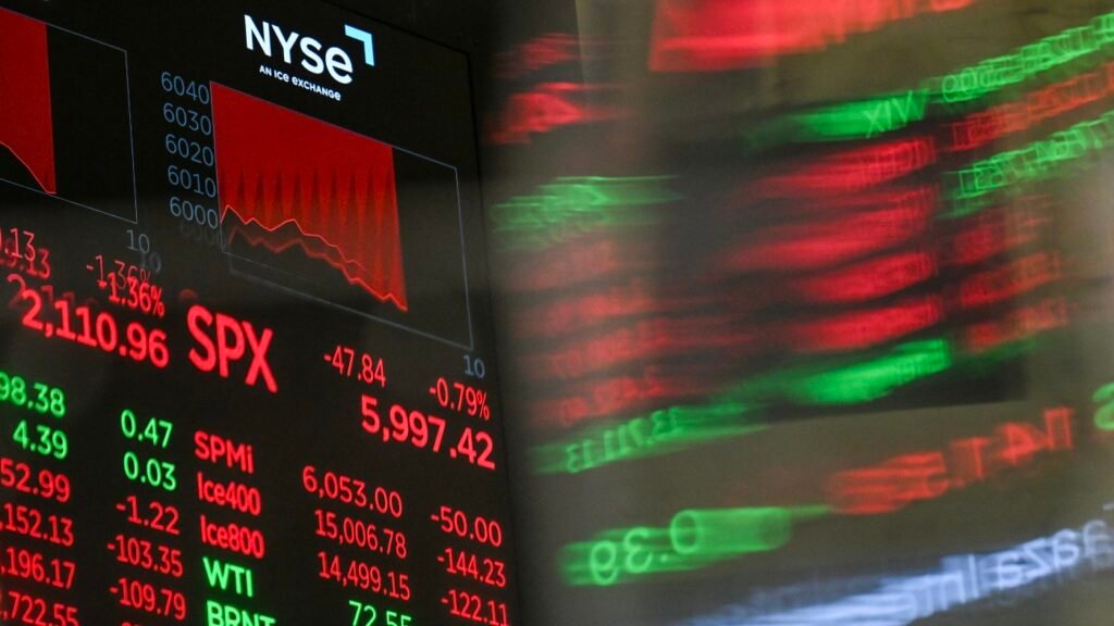 A new House bill would ban lawmakers from trading stocks : NPR