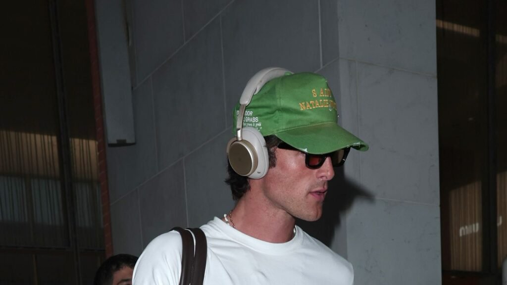 Jacob Elordi Brought a New It Bag to Venice Jacob Elordi Brought a New It Bag to Venice