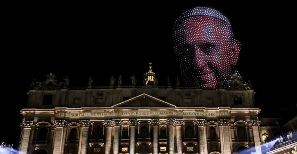 Photos of the Week: Adventure Pyramid, Albino Alligator, Emerald Lake