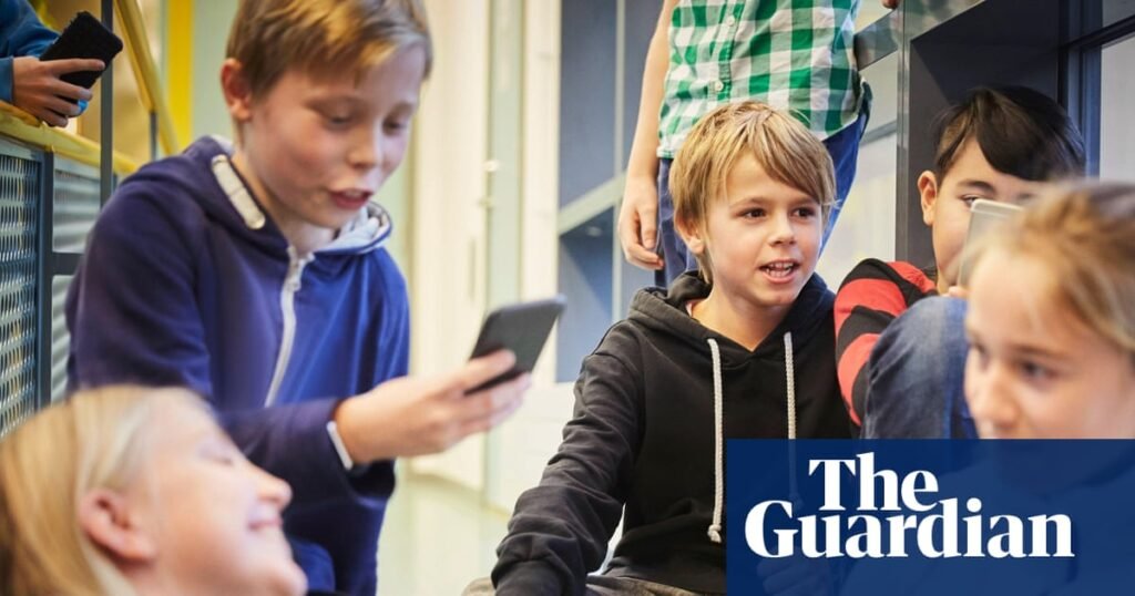 Sweden to implement nationwide mobile phone ban in schools | Sweden