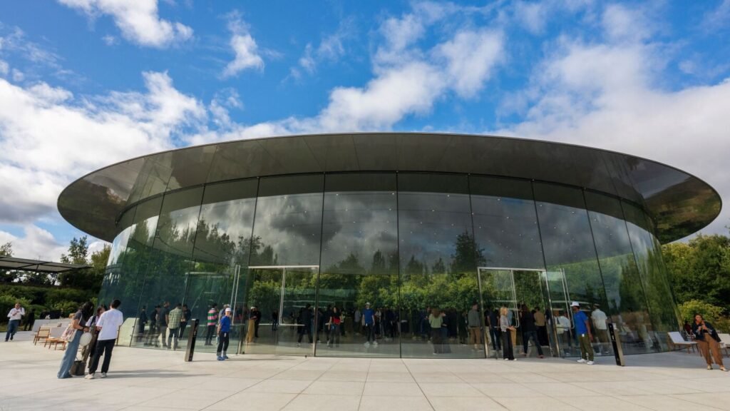 Apple bows to Trump pressure to remove ICEBlock app : NPR